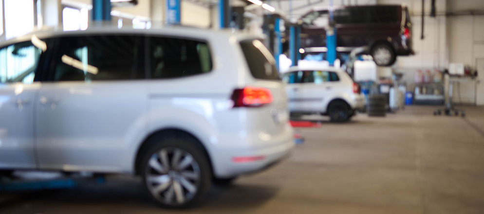 Einsicht in die Werkstatt des Autohauses